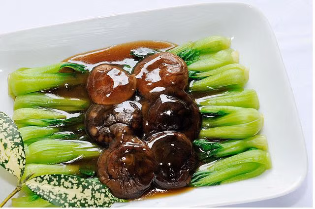 Nam huong Nhat hon 8 trieu dong/kg, dan Ha Noi mua ve xao rau-Hinh-3