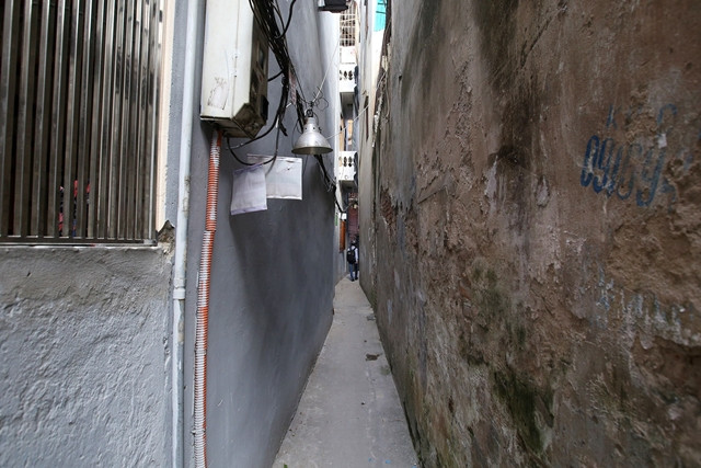 Bấy lâu giới sinh viên Hà Nội vẫn rỉ tai nhau rằng, mới đến Thủ đô mà đi vào khu Văn Chương này thì “không lạc hơi phí”. Bí quyết cho bạn nếu lần đầu đến phường Văn Chương hãy nhờ người bản địa chỉ đường, đi đến đâu hỏi đến đó. Đặc biệt phải hỏi trước xem đường mình đi vào có thể quay đầu xe hay đi hai chiều hay không nhé!