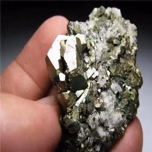 Vị trí thứ sáu: Metal plutonium, một "tay chơi hạng nặng" đúng nghĩa, là nguyên tử nặng nhất trong tự nhiên, cũng có chất hỗ trợ "phóng xạ" riêng và là vật liệu chủ chốt trong các vụ thử hạt nhân. Hiện tại, giá một gram plutonium đã vượt quá 4.000 đô la Mỹ, đây là một "ngăn chặn hạt nhân" thích hợp!