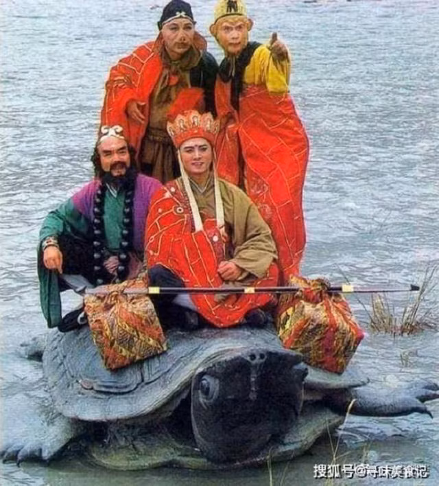 Trong Tây Du Ký 1986, kiếp nạn trên sông Thông Thiên, có một thần thú xuất hiện nhận được sự chú ý lớn của khán giả, đó là con rùa khổng lồ được gọi là Lão Rùa. Lão Rùa là thần thú có bề ngoài khổng lồ, có thể chở 4 thầy trò Đường Tăng qua sông.