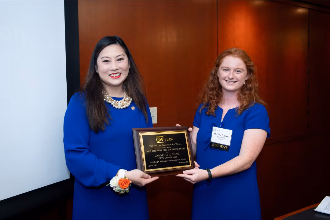 Bà cũng là một trong những người đầu tiên đề xuất sử dụng "hộp cát quản lý" để hỗ trợ doanh nghiệp kiểm tra sản phẩm mới. (Ảnh: law.gwu.edu)