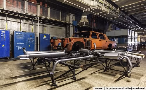 Đây là một trong các phân xưởng thuộc nhà máy đặt theo tên của IA Likhachev. Vài nơi có vẻ bị bỏ hoang nhưng thực ra vẫn đang hoạt động và được canh gác cẩn mật.