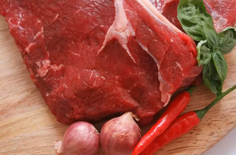 Cần hạn chế lượng thịt đỏ, thịt chế biến đưa vào cơ thể. Chọn ngũ cốc nguyên hạt thay vì sản phẩm ngũ cốc tinh chế.