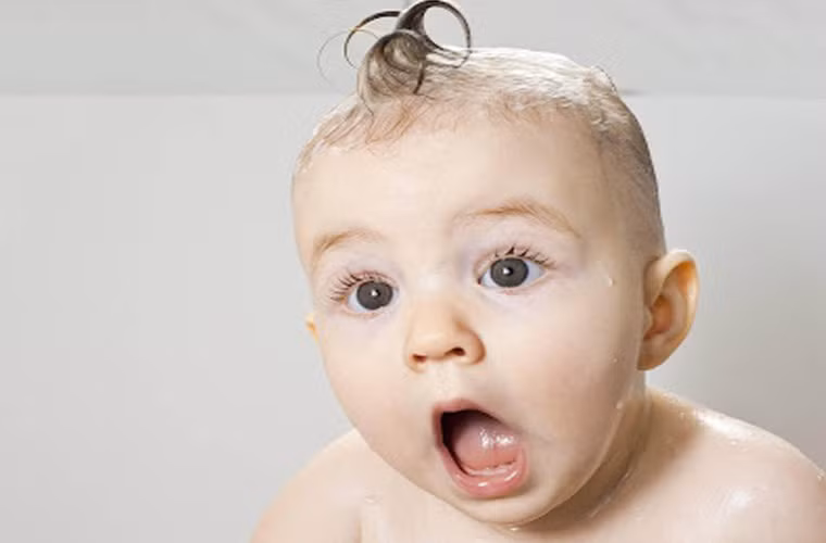 ngay cả khi tắm cũng có thể có vẻ mặt như vậy sao?!