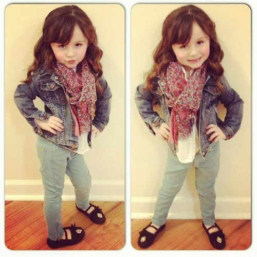 Cô bé xinh xắn đáng yêu tạo dáng cực chất