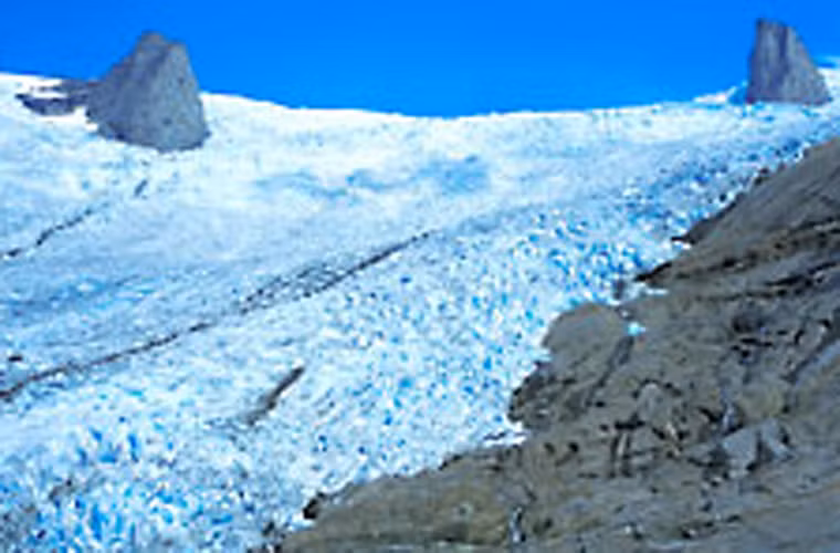 Kiviaq bắt nguồn từ thói quen dự trữ thức ăn trong tiết trời giá lạnh. Thời điểm này, người dân Inuits phải tìm cách dự trữ thức ăn để sống sót qua mùa đông khan hiếm thực phẩm.