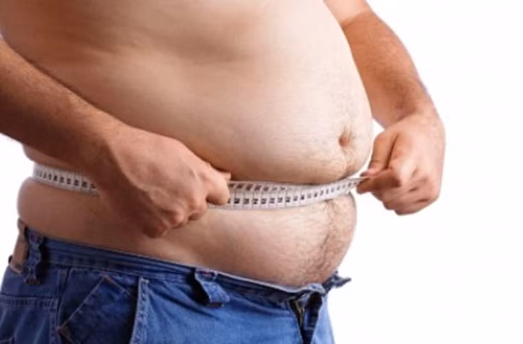 Nguyên nhân gây ung thư chủ yếu do lạm dụng thuốc lá, béo phì, lười vận động và áp dụng chế độ ăn uống nghèo nàn. Các nhà khoa học cũng chỉ ra những nguyên nhân này là cội nguồn của gần nửa số ca tử vong do ung thư ở Mỹ và Tây Âu.