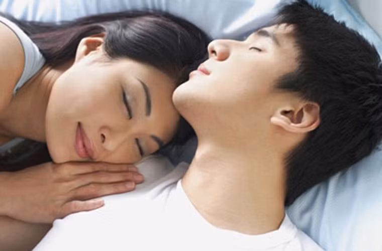 5. Tăng cường quan hệ tình dục. Đàn ông quan hệ tình dục năm lần trở lên trong một tuần có khả năng giảm 34% nguy cơ mắc ung thư tiền liệt tuyến trước tuổi 70.