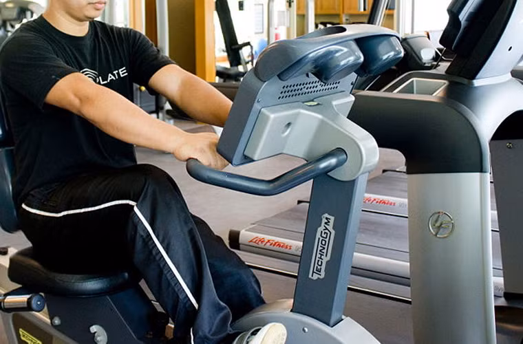 2. Tập thể dục thường xuyên. Nghiên cứu chỉ ra những người đàn ông chăm chỉ hoạt động thể chất sẽ giảm bớt nguy cơ phát triển ung thư tiền liệt tuyến.