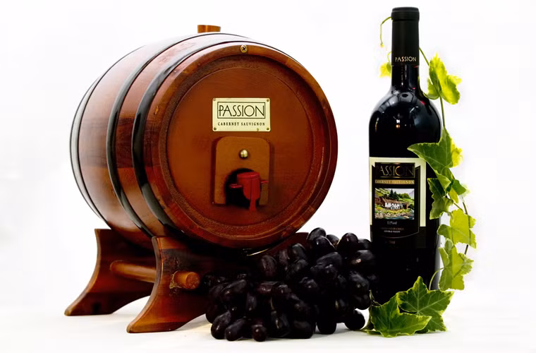 11. Uống rượu vang đỏ. Rượu vang đỏ chứa chất chống oxy hóa resveratrol cao có khả năng ức chế sự tăng trưởng của tế bào ung thư tuyến tiền liệt. Tuy nhiên, nam giới chỉ nên uống một hoặc hai ly rượu vang đỏ mỗi ngày.