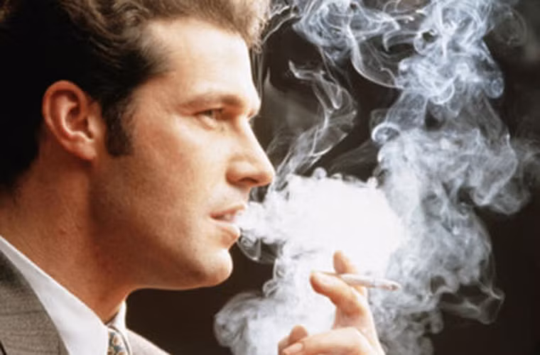 Bên cạnh việc vệ sinh răng miệng kém, nam giới có thói quen hút thuốc lá, quan hệ tình dục bằng miệng cũng khiến gia tăng khả năng nhiễm HPV.