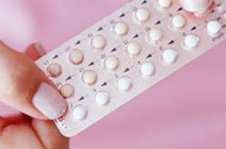 Việc uống thuốc tránh thai và áp dụng liệu pháp thay thế hormone được ví như cuộc cách mạng giúp cải thiện đáng kể đời sống phụ nữ. Tuy nhiên, trước khi sử dụng, chị em nên hỏi ý kiến các bác sĩ chuyên khoa để tránh những rủi ro tiềm tàng mà vẫn tận dụng tối đa lợi ích từ chúng.