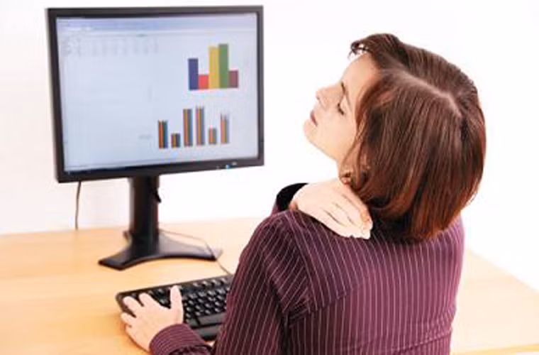 Việc dành nhiều thời gian làm việc tại bàn, ít di chuyển cũng ảnh hưởng không nhỏ đến sự hình thành bệnh. Cách tốt nhất là phụ nữ nên dành lượng thời gian phù hợp để thực hiện các hoạt động thể chất.