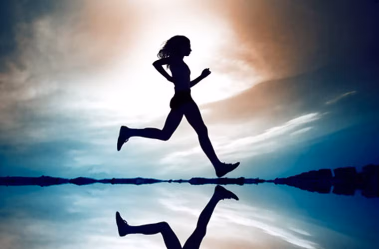 Lối sống lành mạnh, và tập thể dục thường xuyên còn là “chìa khóa” giúp nữ giới sở hữu thân hình cân đối, tránh xa vòng nguy hiểm do béo phì, thừa cân gây ra.