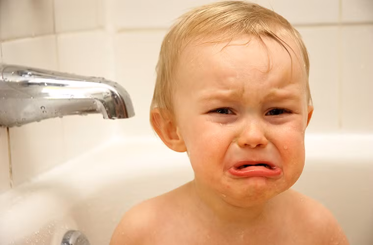 ...cho đến cả khi bé mếu!