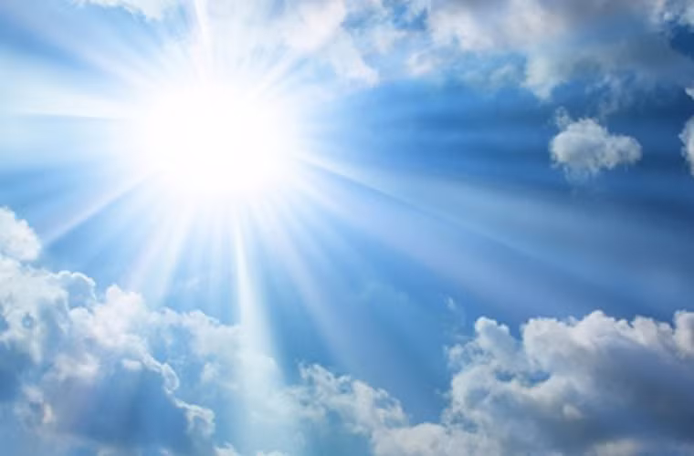 Các nhà khoa học cũng tiết lộ phụ nữ trẻ có nguy cơ mắc khối u ác tính cao nhất khi họ sống trong các khu vực mà có nhiều ánh nắng.