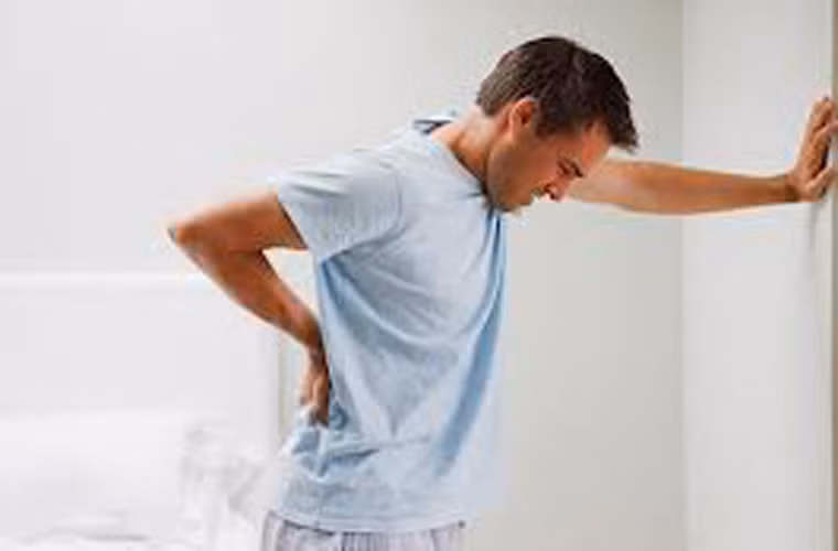 Đau buốt khi tiểu tiện. Một tác động khác của ung thư bàng quang đến người bệnh là hiện tượng đau rát khi đi tiểu. Hiệu ứng này có thể được gây ra bởi nhiều nguyên nhân như các bệnh lây qua đường tình dục hay tình trạng nhiễm trùng.