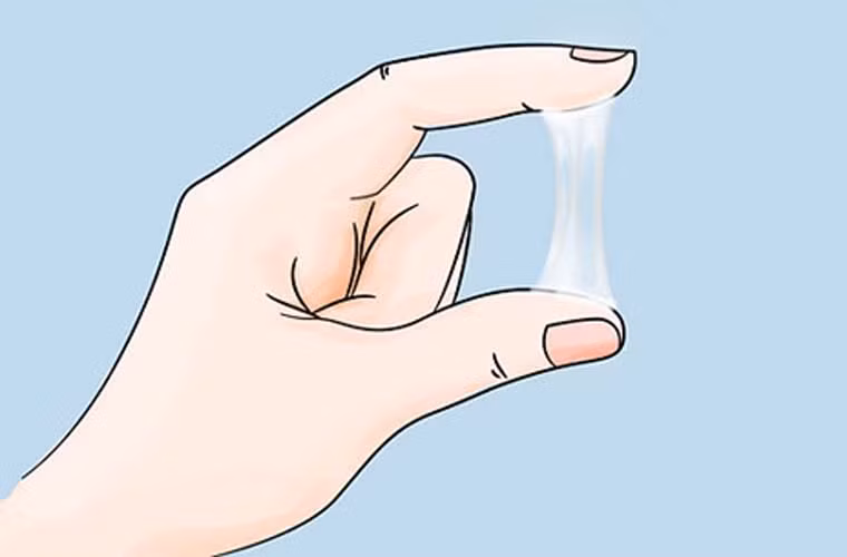 Tiết dịch âm đạo nhiều. Thực tế, dịch âm đạo ra nhiều là tình trạng khá phổ biến ở một số chị em. Tuy nhiên, nếu dịch phát ra mùi khó chịu, có lẫn với vết máu thì phụ nữ cần nâng cao cảnh giác.