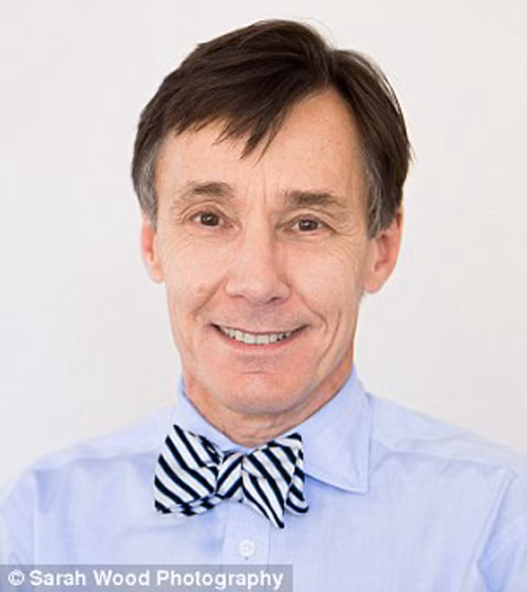 Phó giáo sư John Kelly đã kêu gọi nhóm bác sĩ da liễu cần học cách phân biệt khối u ác tính với vết mụn để có thể phát hiện sớm căn bệnh. Tỷ lệ sống sót cao nhất khi người bệnh được phát hiện sớm trong vòng hai tháng kể từ khi khởi phát.