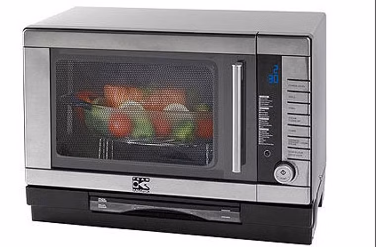 Nếu trong nhà có lò vi sóng hay lò nướng, các bà nội trợ nên tận dụng loại thiết bị hữu ích này bởi chúng vừa tiện lợi vừa giúp bảo quản chất dinh dưỡng hiệu quả.