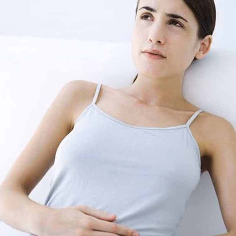 Rối loạn tiêu hóa. Đây không phải là dấu hiệu đặc trưng của căn bệnh bởi các bệnh khác như ung thư dạ dày, đại tràng cũng có biểu hiện này. Tuy nhiên, khi ung thư âm đạo tiến triển, phụ nữ có thể bị táo bón mãn tính, phân đen mùi khó chịu.