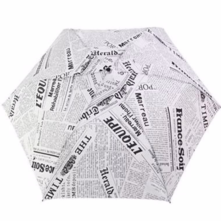 Bên cạnh đó, dùng một túi than nhỏ hoặc vài tờ báo cũ lót ở trong cũng mang lại tác dụng khử mùi hôi hiệu quả.