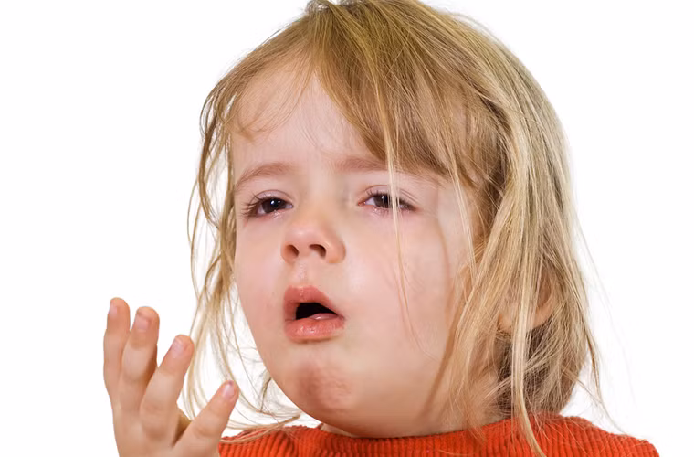 Viêm đường hô hấp. Thời tiết quá nóng khiến nhiều người lựa chọn nằm bên quạt máy hoặc liên tục sử dụng các loại nước giải khát có đá... Các biện pháp này lúc đầu có tác dụng giảm nhiệt tạm thời nhưng nếu kéo dài mãi thì không cơ thể nào có thể chịu nổi.