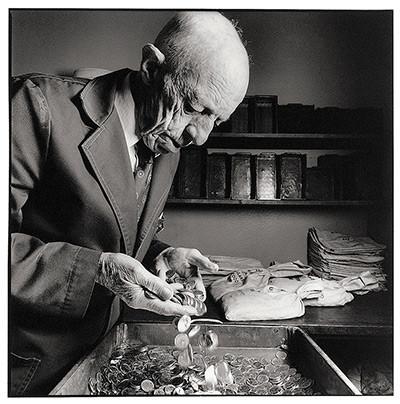 Ông Arnold Batliner (San Francisco, California) đã qua đời cách đây vài năm nhưng nghề đánh bóng tiền xu của ông vẫn còn được nhiều người nhớ tới.