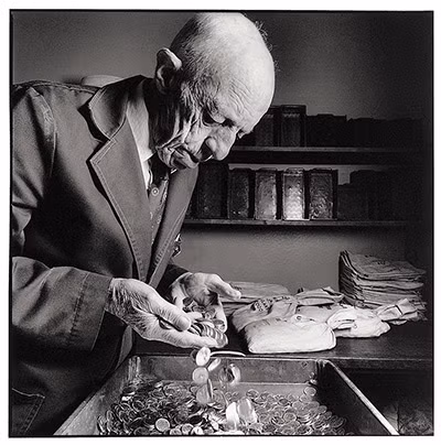 Ông Arnold Batliner (San Francisco, California) đã qua đời cách đây vài năm nhưng nghề đánh bóng tiền xu của ông vẫn còn được nhiều người nhớ tới.