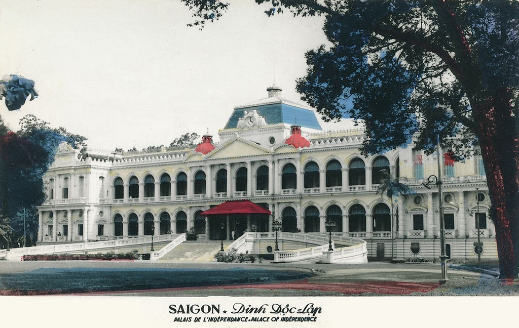 Từ năm 1955, Dinh Norodom được đổi tên thành Dinh Độc Lập. Trong ảnh là Dinh Độc Lập trên một bưu thiếp in sau năm 1955. Ảnh tư liệu.