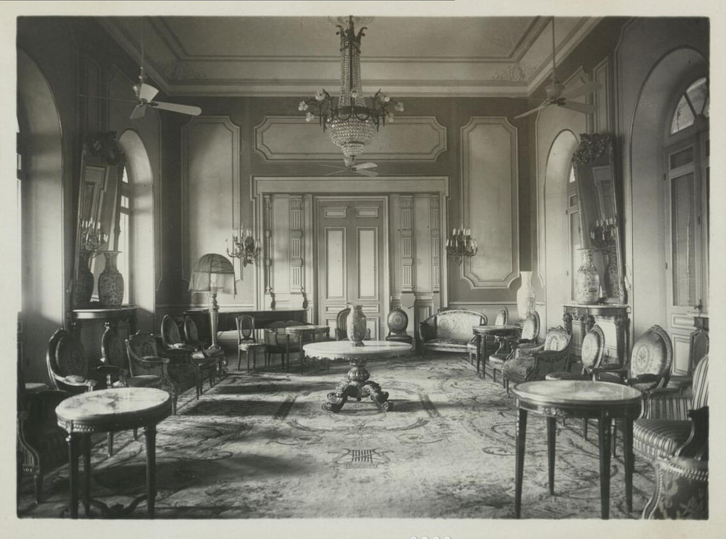 Phòng tiếp tân của Dinh Norodom thập niên 1920. Ảnh tư liệu.