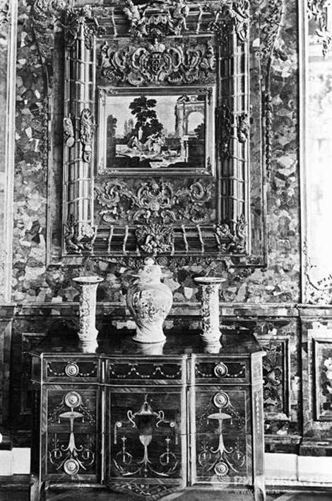 Bức ảnh chụp Căn phòng Hổ phách năm 1932. Bức ảnh chụp Căn phòng Hổ phách năm 1932.