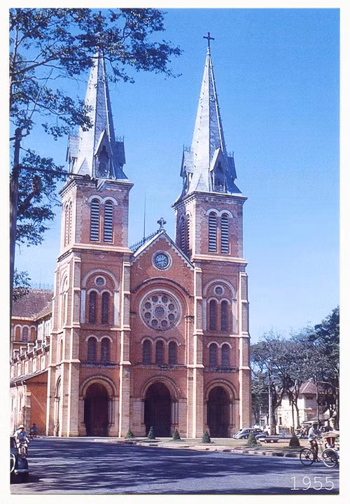Diện mạo nhà thờ Đức Bà năm 1955. Ảnh tư liệu.