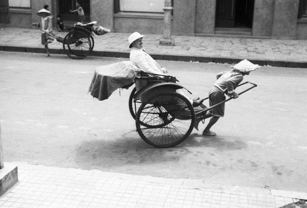 Những người kéo xe tay ở Việt Nam xưa cũng được gọi là cu-li.