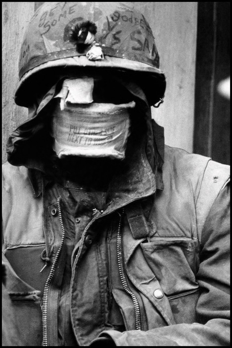 Chân dung một lính thủy đánh bộ Mỹ. Ảnh: Philip Jones Griffiths.