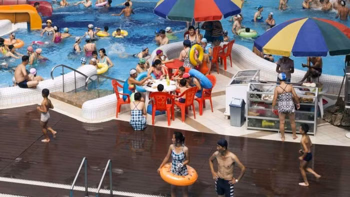 Loạt ảnh hiếm về cảnh 'ăn chơi' hằng ngày ở Triều Tiên - Ảnh 1