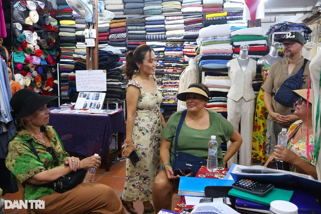 Chu tiem Hoi An hot bac khi khach Tay den Hoi An “may nong“