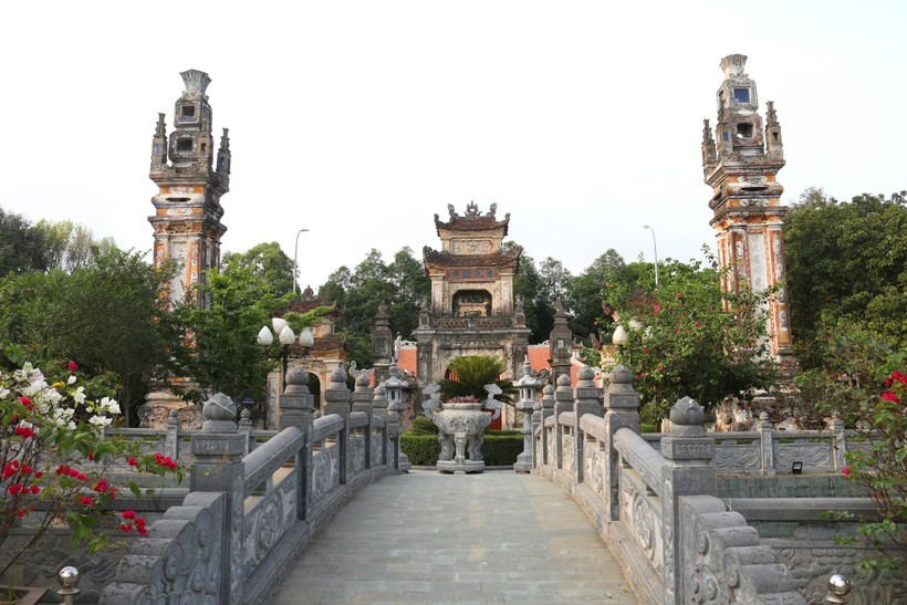 Nguyen Xi va doi quan “Than Khuyen” dang so