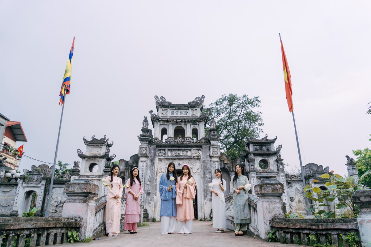 Ngôi chùa cổ gần 700 năm tuổi có cả hầm, địa đạo Ngoi chua co gan 700 nam tuoi co ca ham, dia dao