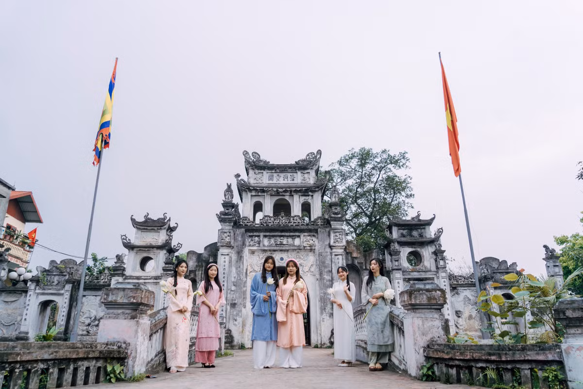 Ngôi chùa cổ gần 700 năm tuổi có cả hầm, địa đạo Ngoi chua co gan 700 nam tuoi co ca ham, dia dao