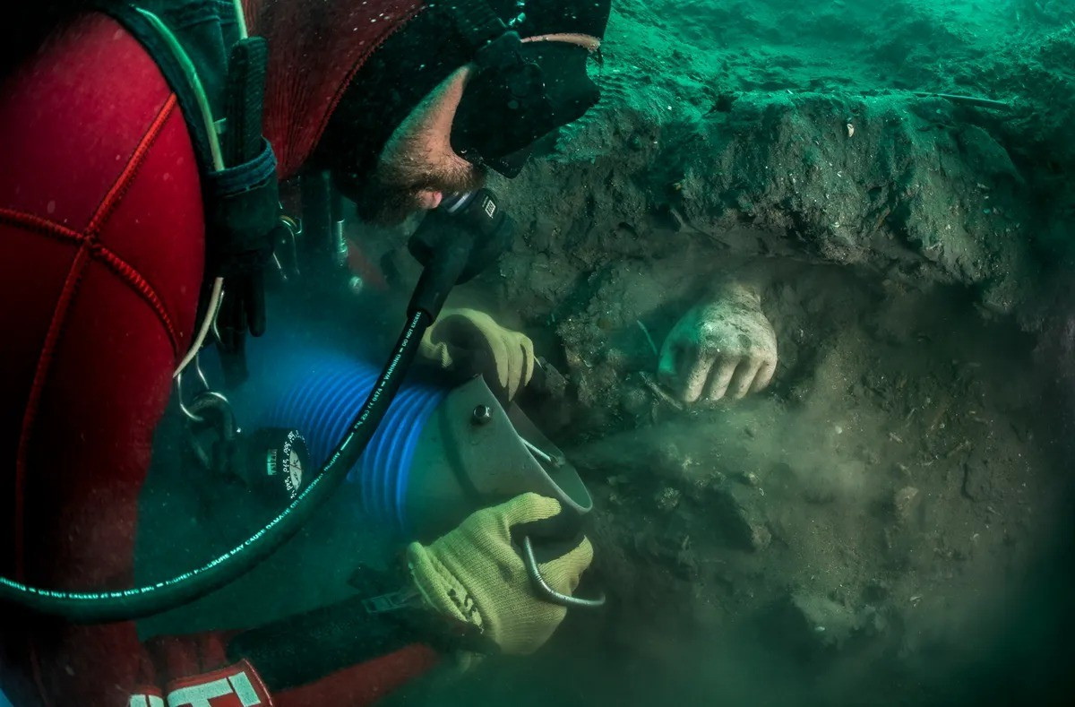 Phát hiện kho báu trong ngôi đền cổ bị thất lạc Phat hien kho bau trong ngoi den co bi that lac