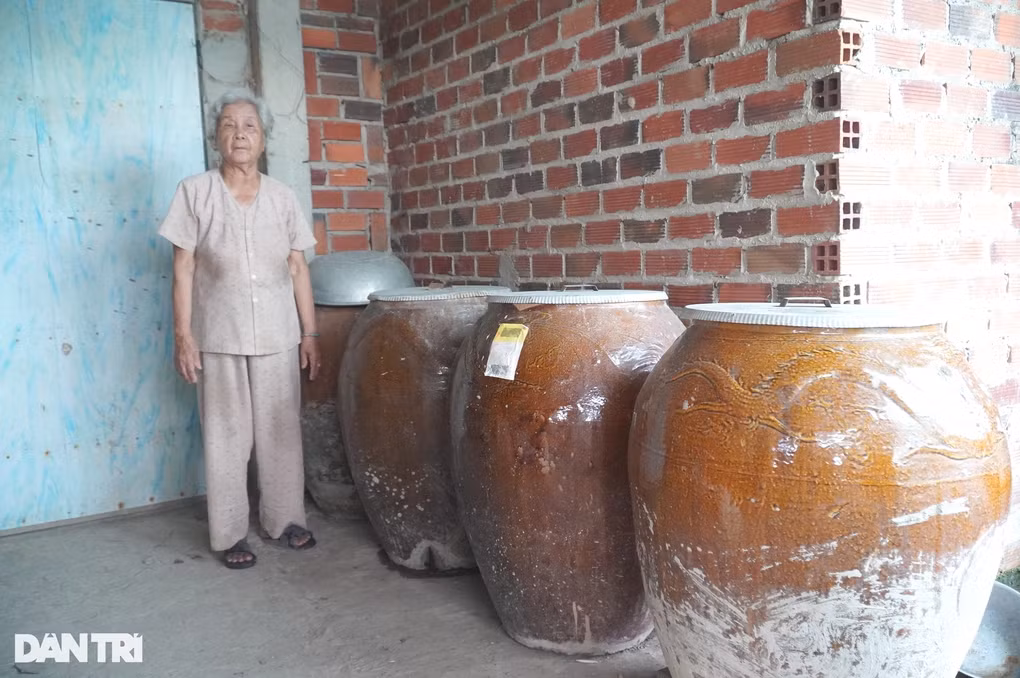 “Ba to” nghe lam mon “hao com nhat mien Tay” ke thoi hoang kim-Hinh-3