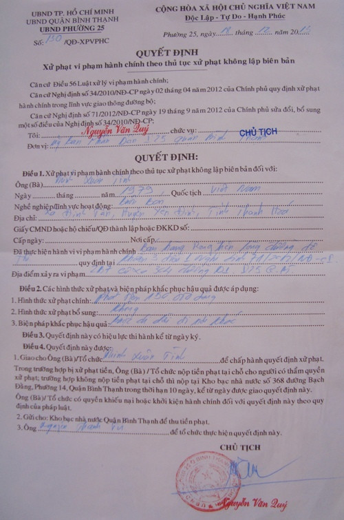 UBND phường 25 cũng ra quyết định xử phạt số tiền 150 ngàn đồng đối với ông Tình vì vi phạm“bán hàng rong trên lòng đường đô thị”