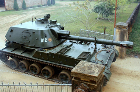 Pháo tự hành 2S3 Akatsiya.