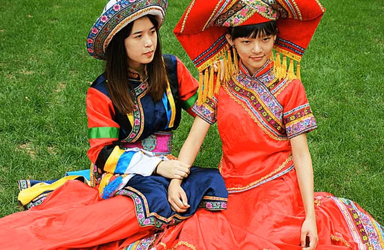 Top 10: Đại học Minzu Được sáng lập vào tháng 10/1941 và chính thức thành lập tháng 6/1951 tại Bắc Kinh, Minzu là một đại học trọng điểm nổi tiếng của Trung Quốc. ĐH Minzu tập trung rất nhiều người đẹp từ 56 dân tộc ở khắp Trung Quốc.