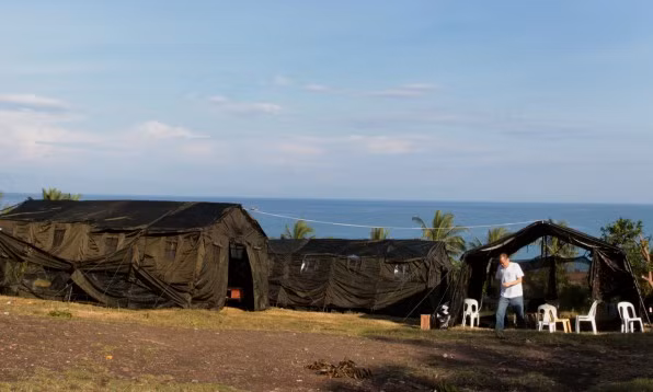 Tổng thống Aquino thấy thú vị và dễ chịu khi ngủ lều.