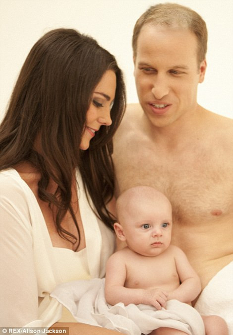 Những bức ảnh mô tả sinh hoạt đời thường của gia đình Hoàng gia Anh thật sống động khiến dư luận phát sốt. Tuy nhiên, những bức ảnh này chỉ là sản phẩm của trí tượng tượng và dàn dựng của nghệ sĩ tài hoa Alison Jackson.