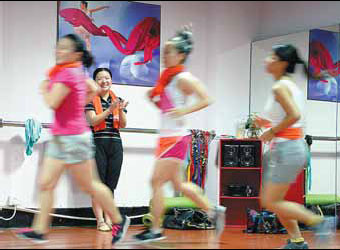 ... và ứng xử cũng như luyện tập để có vóc dáng cân đối, quyến rũ đàn ông.