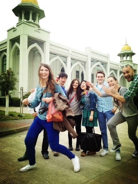 Top 6: Đại học Nghiên cứu Quốc tế Thượng Hải (SISU) Đây là cơ sở uy tín và có bề dày về các ngành đào tạo nghiên cứu nước ngoài. Các nữ sinh viên chuyên ngữ luôn có diện mạo thanh lịch, năng động, đặc biệt là ở SISU .