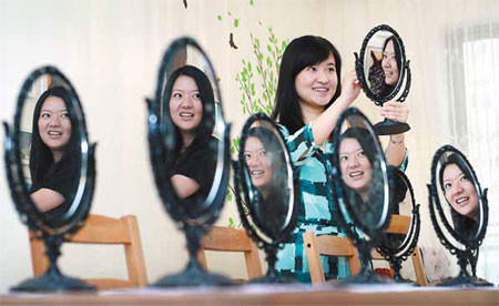 Tuy nhiên, để đảm bảo tỉ lệ thành công cao hơn trong sứ mệnh tìm chồng, các gái ế còn nhờ đến sự giúp đỡ của các huấn luyện viên hẹn hò chuyên nghiệp bất chấp chi phí đắt đỏ, tốn kém.